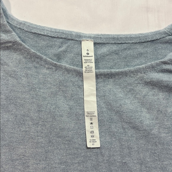 Lululemon sweater size 6 - Picture 2 of 9